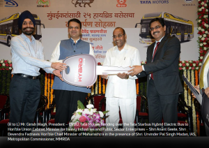 Screenshot-2018-3-18 Maharashtra Chief Minister Shri Devendra Fadnavis formally hands over 25 ‘Tata Starbus Hybrid Electric[...]