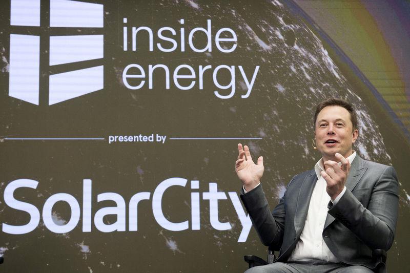 FILE PHOTO: Elon Musk, Chairman of SolarCity and CEO of Tesla Motors, speaks at SolarCity's Inside Energy Summit in Manhattan, New York October 2, 2015. REUTERS/Rashid Umar Abbasi/File Photo